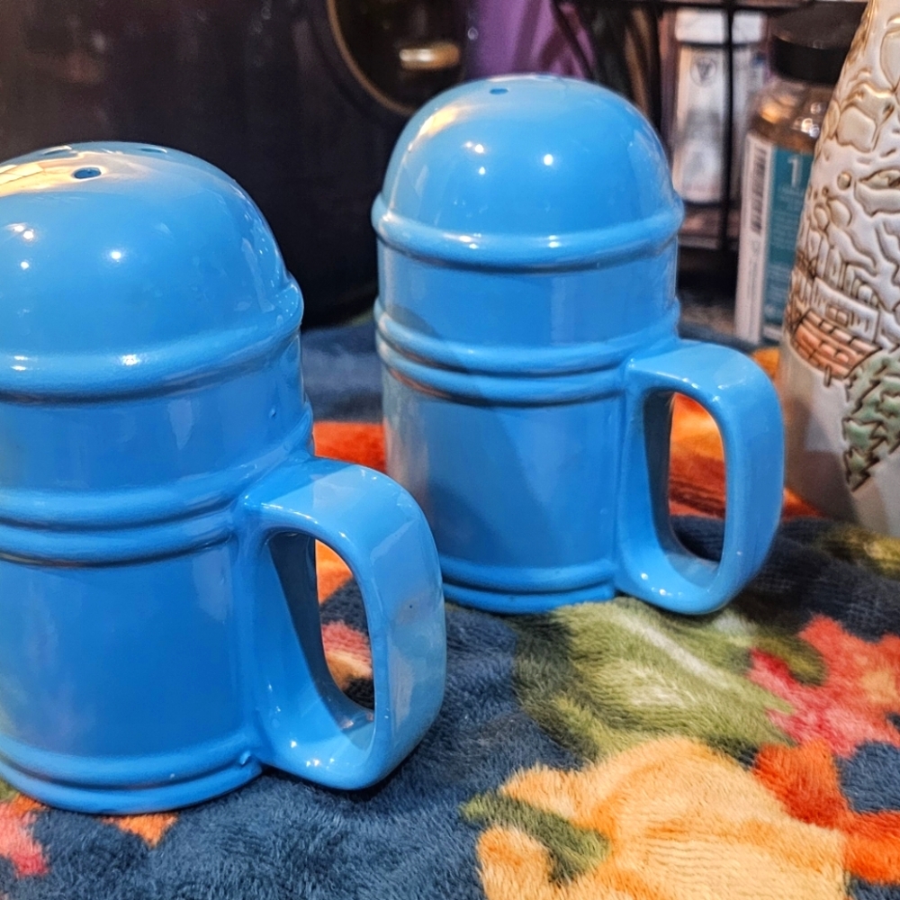 Vintage RARE Gibson Blue Salt n Pepper Shakers